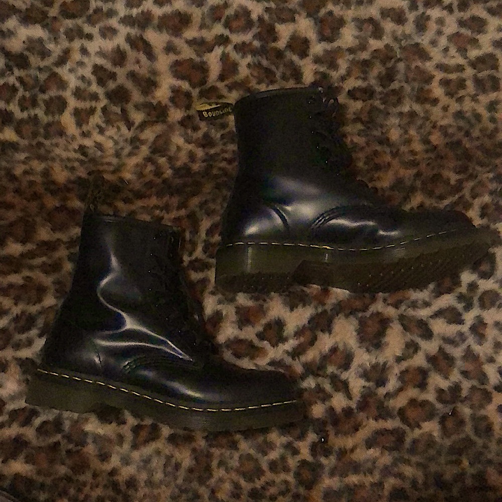 BLACK DR. MARTENS 1460 SMOOTH LEATHER LACE UP BOOTS